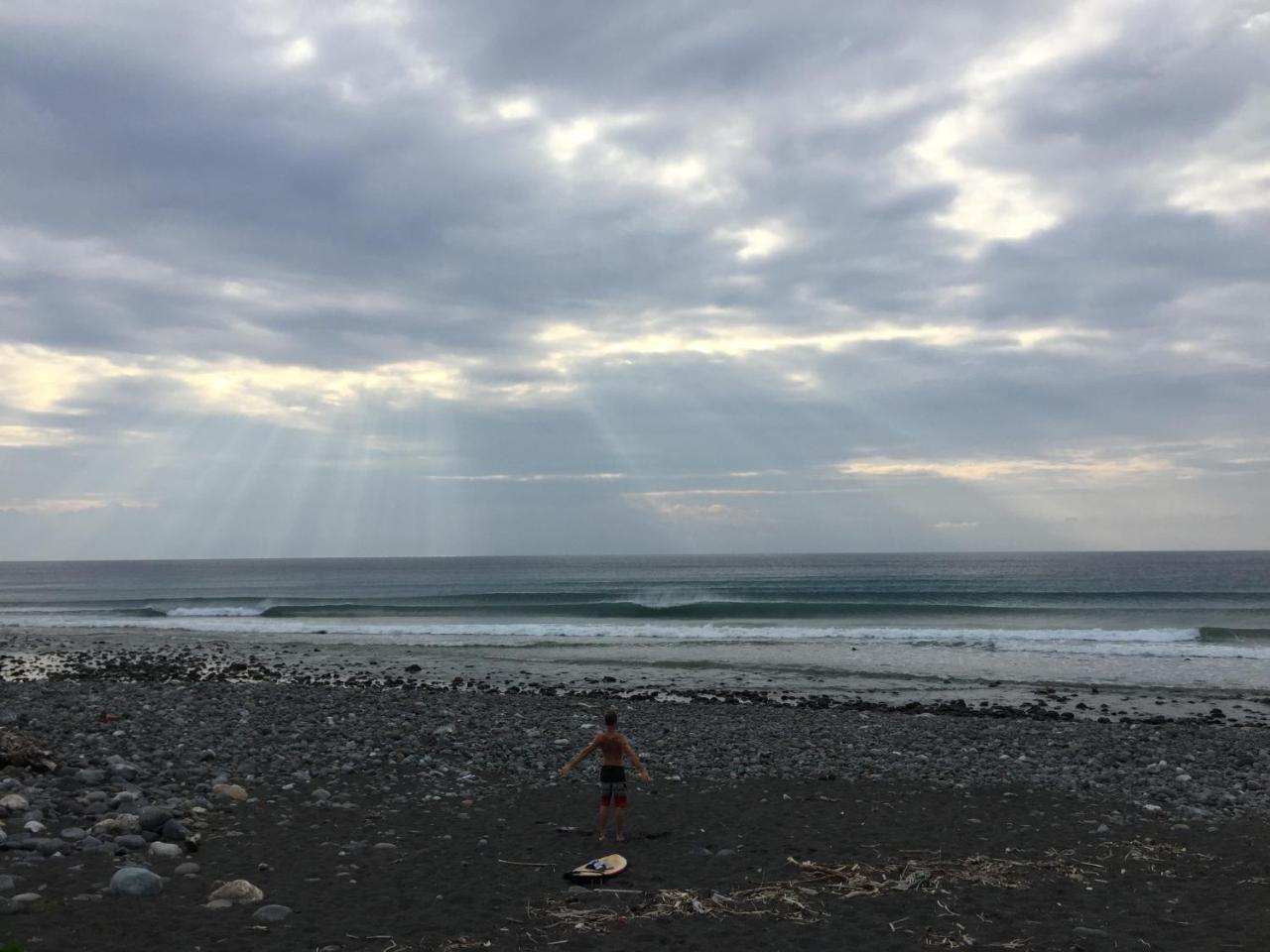Donghe Surf Shop & Hostel Esterno foto